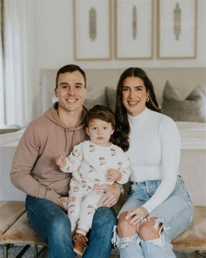 Ashley Kolfage Bio, Net Worth, Husband, Kids, GoFundMe Campaign, Instagram