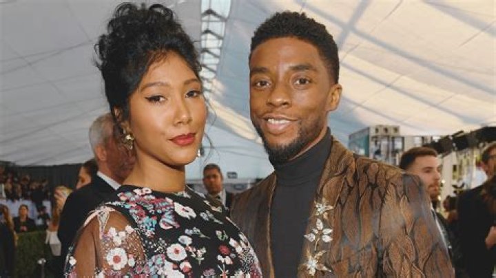 Chadwick Boseman Girlfriend, Dating, Wife, Gay, Net Worth!