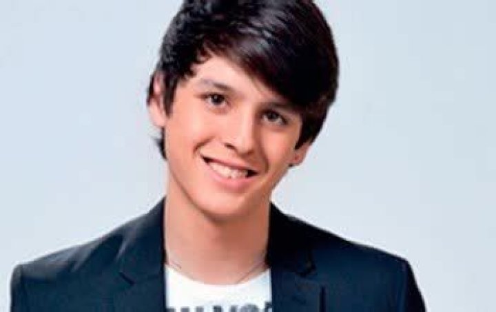 Christopher Velez Bio, Girlfriend, Net worth, CNCO Tour, Age, Parents
