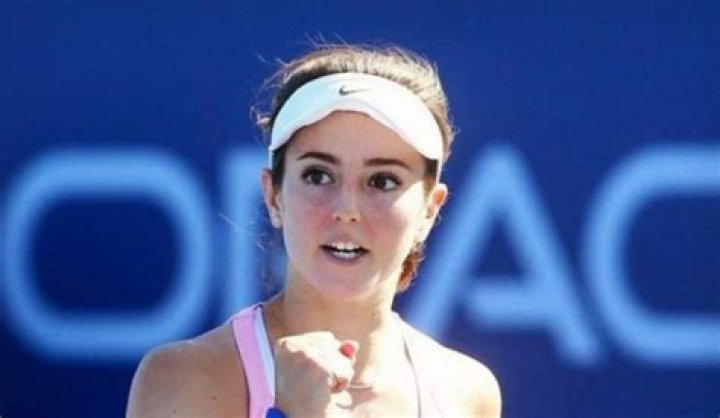 CiCi Bellis Height, Weight, Measurements, Bra Size, Shoe Size