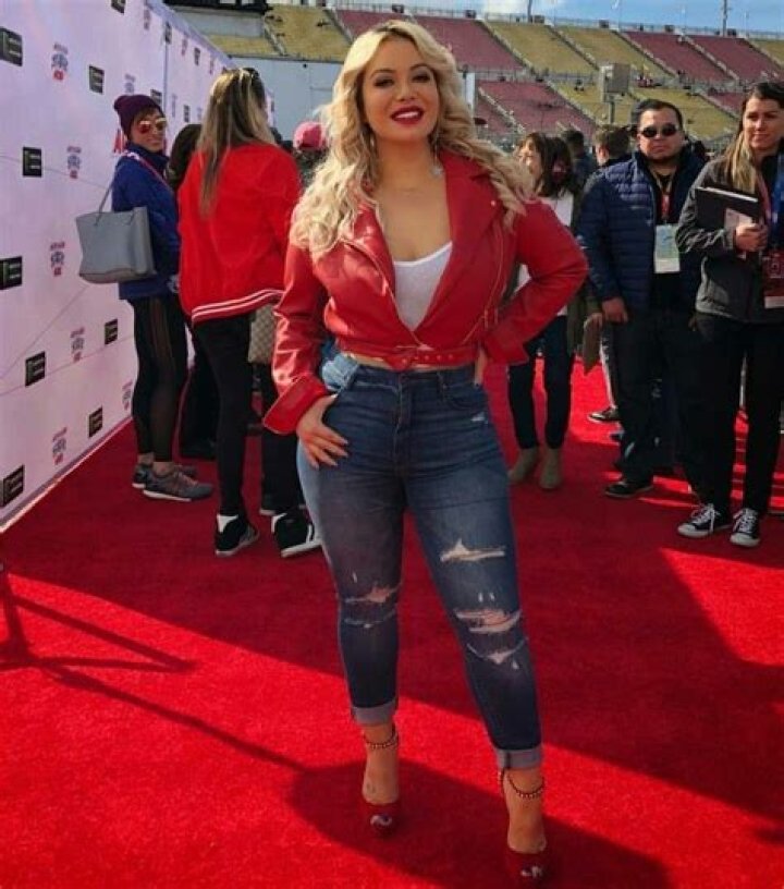 Hot & Sexy singer Chiquis Rivera in Bikini body.