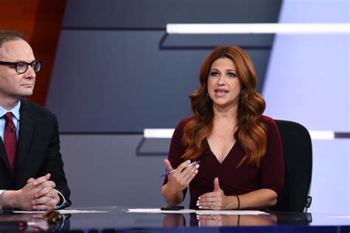 Image of TV Host, Rachel De Barros height is 5 feet and 2 inches
