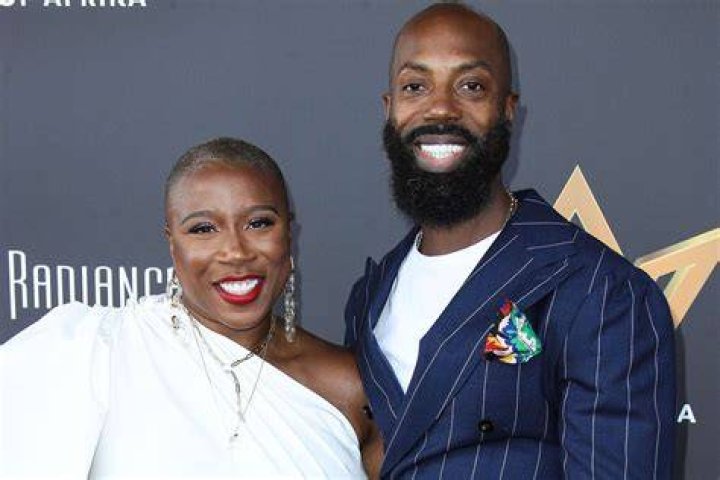 Is Aisha Hinds Married or in a Gay Relationship? Know her Partner, Parents, Net Worth