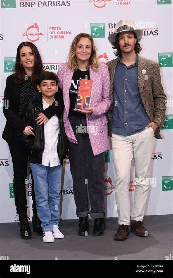Is Claudia Gusmano Single? Know What Is Her Height.