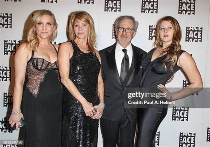 Jessica Capshaw, Destry Allyn Spielberg, Sasha Rebecca Spielberg, are the siblings of Sawyer Avery Spielberg.