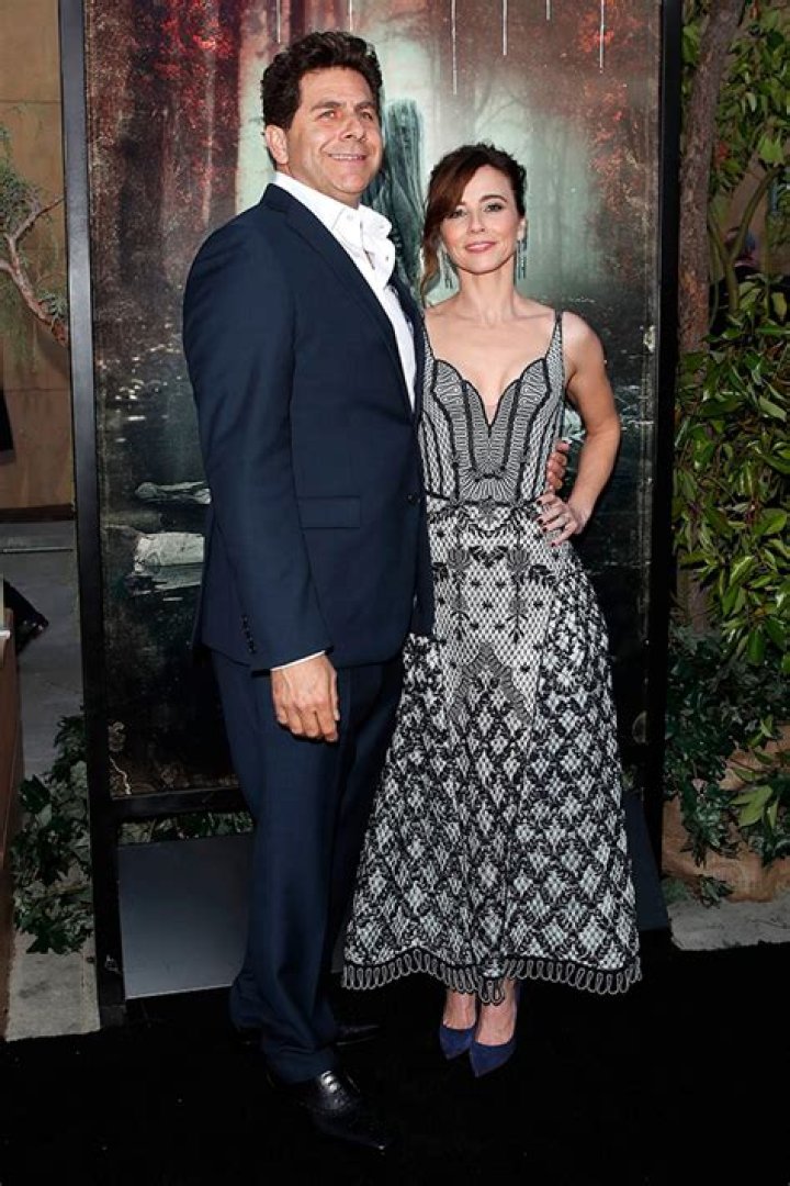 Linda Cardellini boyfriend cum fiance Linda Cardellini boyfriend cum fiance