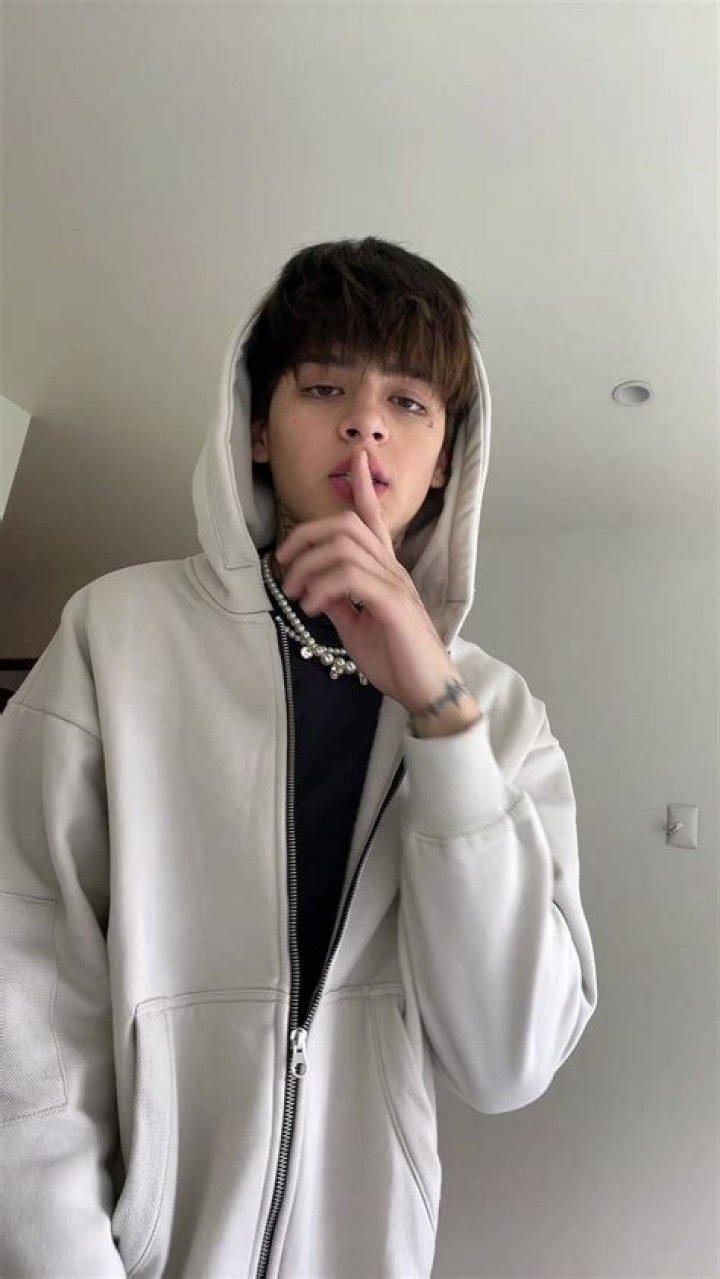 Max Valenzuela