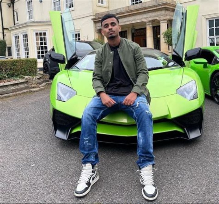 Money Kicks sitting in car