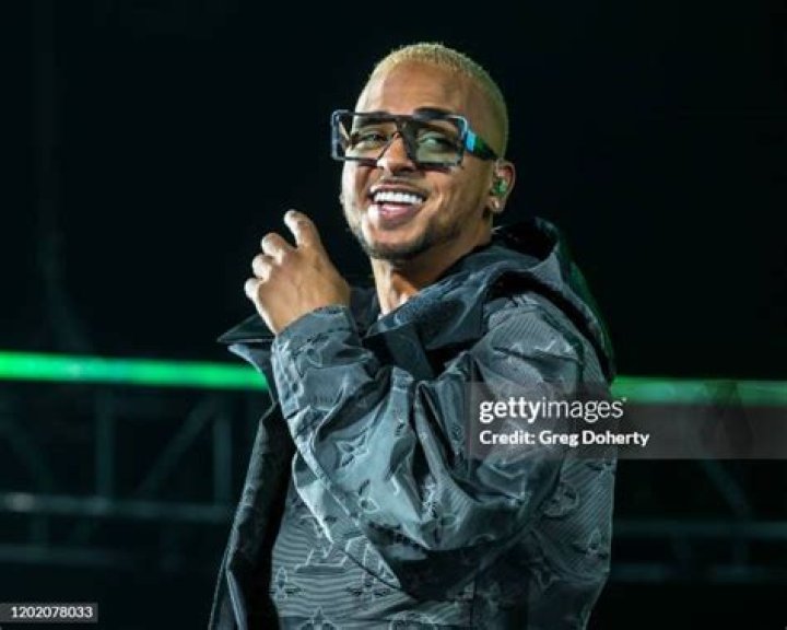 Ozuna singing on the stage Ozuna singing on the stage
