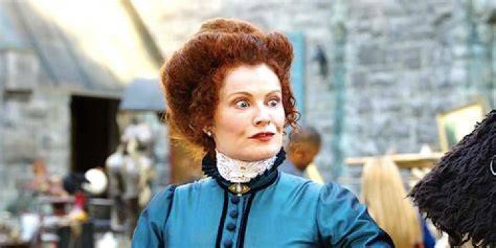 Rebecca Wisocky played the role of Evelyn Powell in Devious Maids.