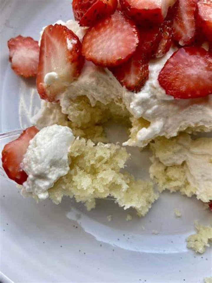 Strawberries, powdered sugar, vanilla, butter, jam.